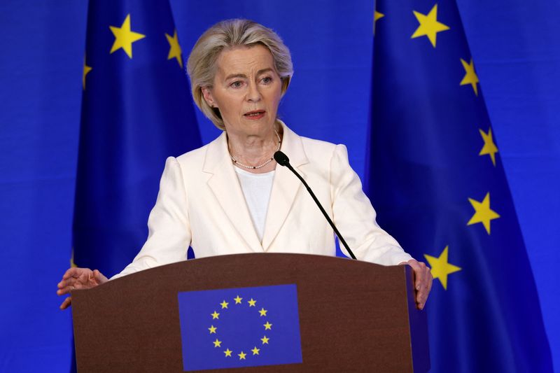&copy; Reuters. A presidente da Comissão Europeia, Ursula von der Leyen, em coletiva de imprensa após a 25ª Cúpula UE-China em Pequim, Chinan24/07/2025nREUTERS/Florence Lo