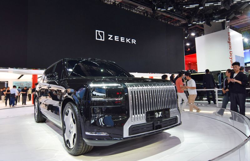 LYNXMPEL6R09A_L Chinese exclusive consumers complaints show a wide filling of car sales numbers