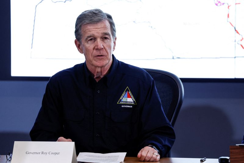 El gobernador demócrata del norte de Carolina Roy Cooper lanzó la oferta del Senado de los Estados Unidos El gobernador demócrata del norte de Carolina Roy Cooper lanzó la oferta del Senado de los Estados Unidos
