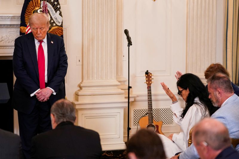 US to allow federal workers to promote religion in workplace