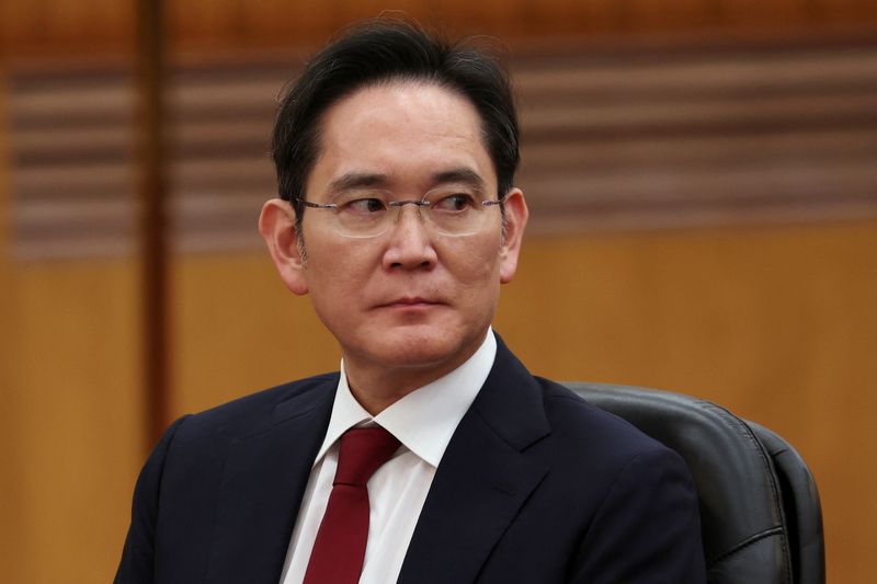 Samsung Electronics chief heads to Washington to support US trade talks, Yonhap says