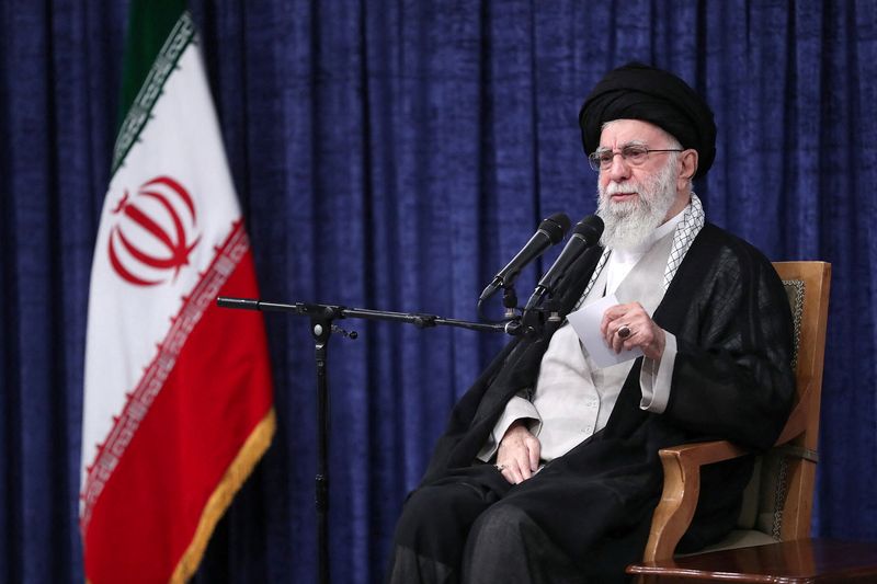 &copy; Reuters. Ali Khamenei em Teerãn 16/7/2025   Divulgação via REUTERS