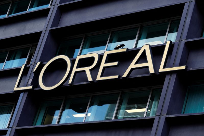 &copy; Reuters. Logo da L'Oréal em edifício do grupo em Clichy, perto de Paris, Françan14/4/2025 REUTERS/Stephanie Lecocq/Arquivo