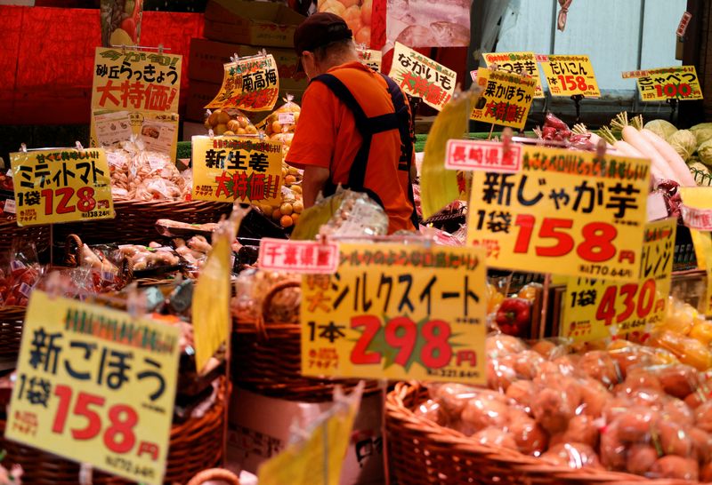 &copy; Reuters. A man works at a supermarket in Tokyo, Japan June 21, 2022.  REUTERS/Issei Kato/File Photon