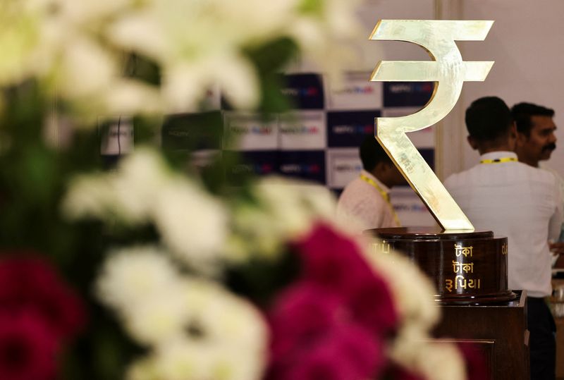 LYNXMPEL7301C_L Indian rupee seen under pressure on American tariff fears, RBI policy in focus