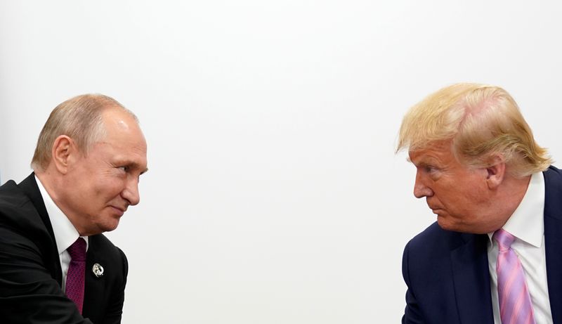 &copy; Reuters. Donald Trump e Vladimir Putin em Osakan28/6/2019    REUTERS/Kevin Lamarque