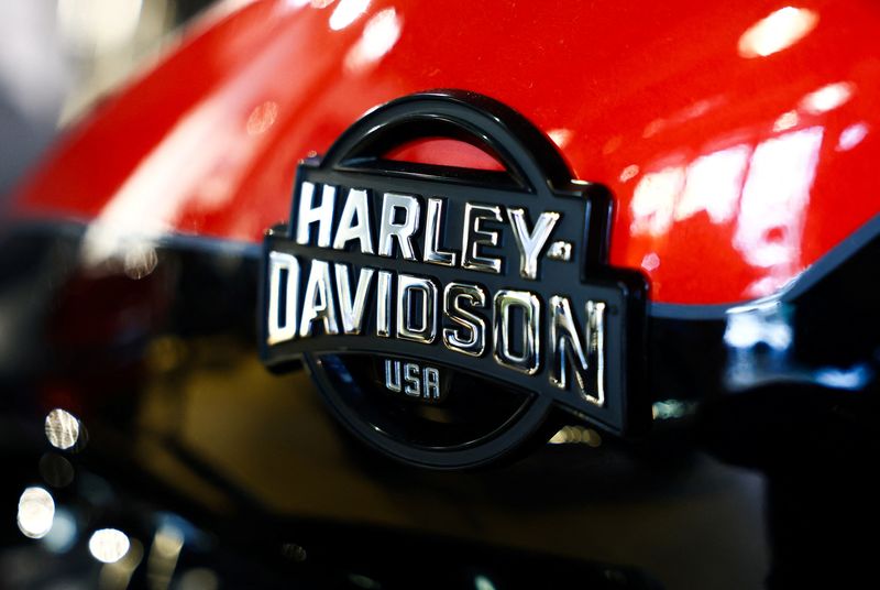 &copy; Reuters. O logotipo do fabricante americano de motocicletas Harley-Davidson é visto em uma concessionária Harley-Davidson em Paris, França, em 8 de abril de 2025. REUTERS/Gonzalo Fuentes