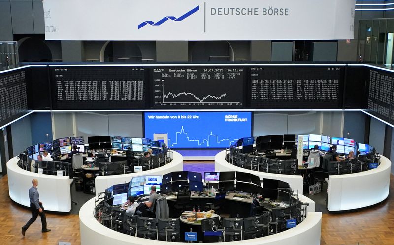 LYNXMPEL740CE_L European stocks rise in the wave of profits