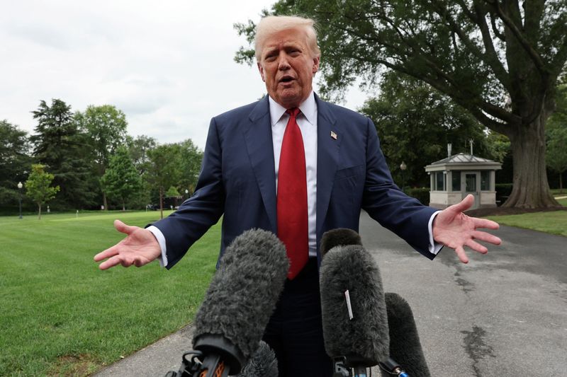 White House to target banks as Trump claims discrimination