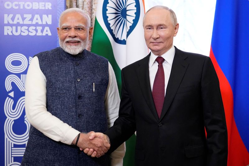 &copy; Reuters. Presidente russo Vladimir Putin e premiê indiano Narendra Modi em Kazann 22/10/2024   Alexander Zemlianichenko/Pool via REUTERS