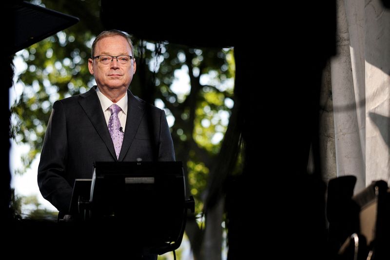 Trump announces $100 billion new investment pledge from Apple