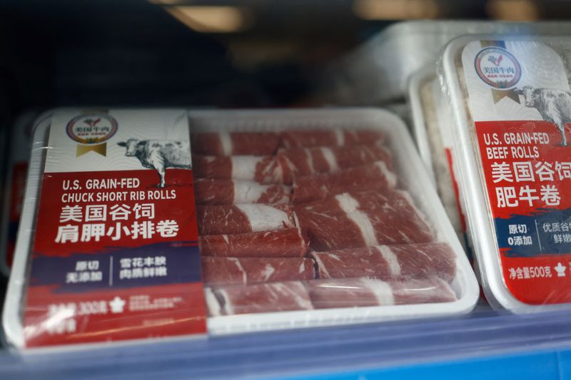 &copy; Reuters. Carne bovina à venda em mercado em Pequim