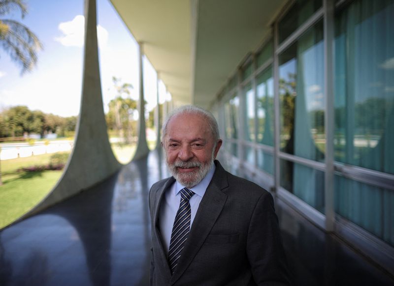 EXCLUSIVO-Lula diz que não há espaço para negociação com Trump sobre tarifas e rejeita "humilhação" de ligar para norte-americano