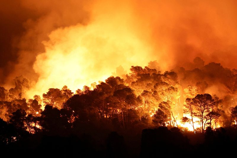 &copy; Reuters. Incêndio no sul da Françan 6/8/2025    REUTERS/Abdul Saboor