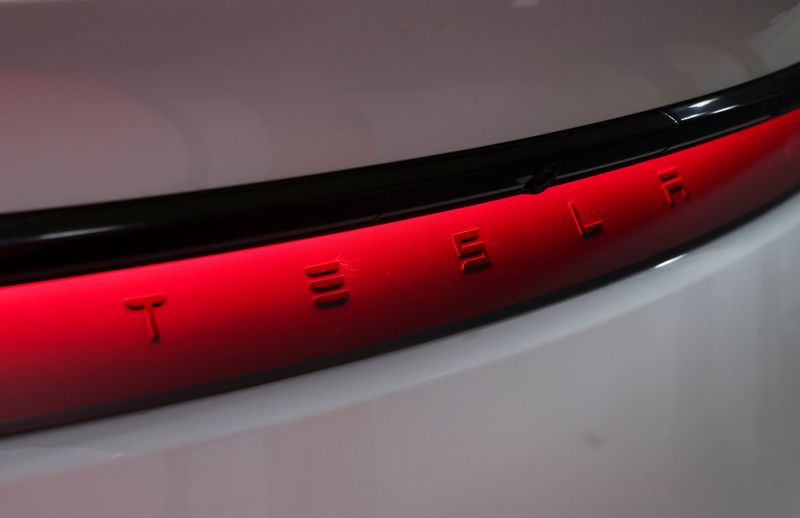 &copy; Reuters. Um Tesla Model Y no primeiro showroom da Tesla na Índia, em Mumbai, Índia, em 4 de agosto de 2025. REUTERS/Francis Mascarenhas