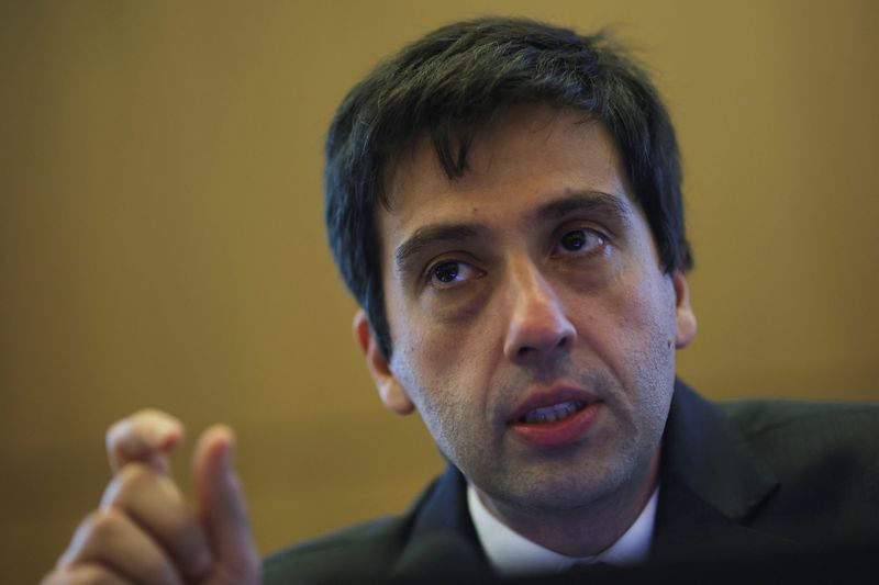 Guillen, do BC, reitera que Selic permanecerá restritiva por período prolongado