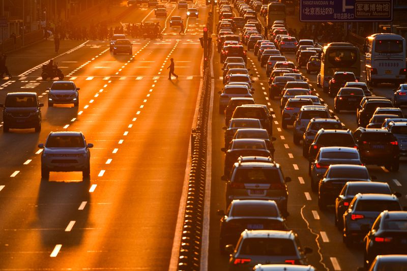 &copy; Reuters. Fila de carros em Pequimn 21/3/2019   REUTERS/Stringer