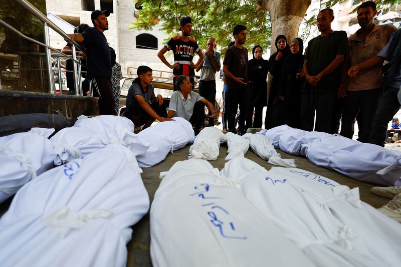 &copy; Reuters. Funeral de palestinos na Cidade de Gaza n 11/8/2025    REUTERS/Mahmoud Issa