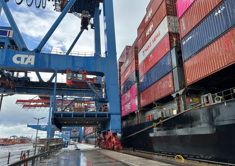 &copy; Reuters. Contêineres em terminal no porto de Hamburgo, na Alemanhan29/07/2025 REUTERS/Christian Kraemer