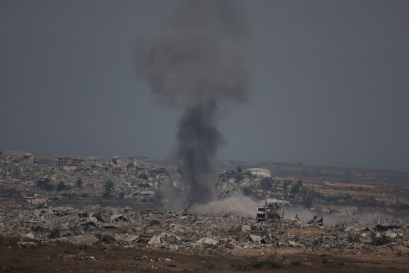 &copy; Reuters. Ataque israelense no norte de Gazan 12/8/2025   REUTERS/Ammar Awad