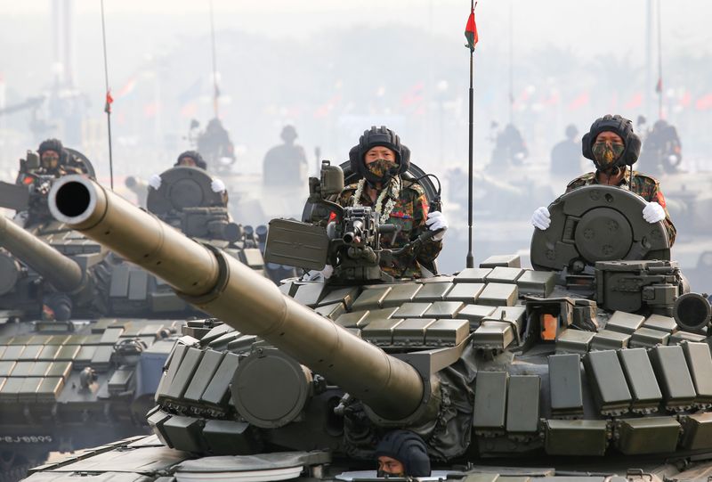 &copy; Reuters. Militares participam de desfile em Naypyitaw, Mianmarn 27/3/2021    REUTERS/Stringer