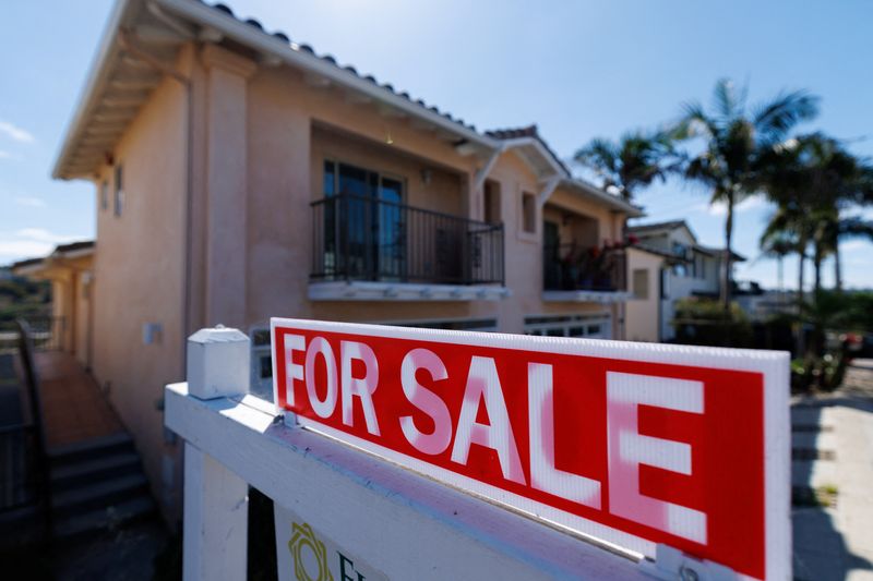US Mortgage Rates Drop, Boosting Refinancing Applications