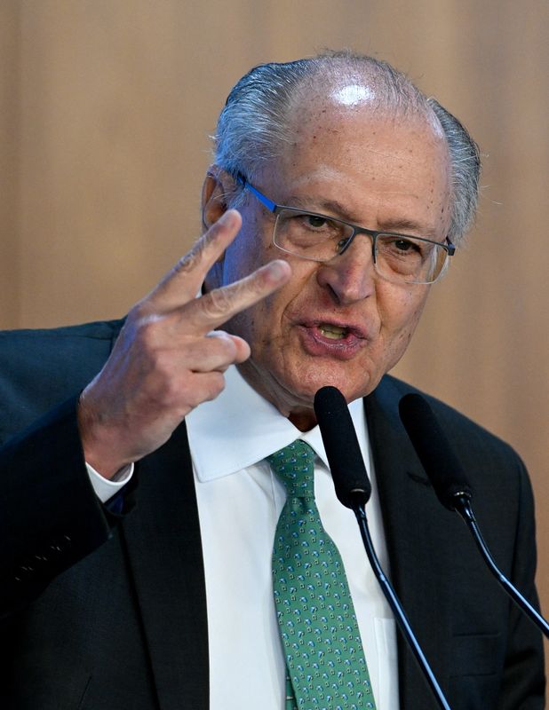 Apoio contra tarifas inclui prorrogação de tributos, linhas de crédito e compras governamentais, diz Alckmin