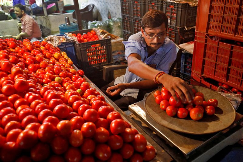 India's Wholesale Prices Decline More Than Expected
