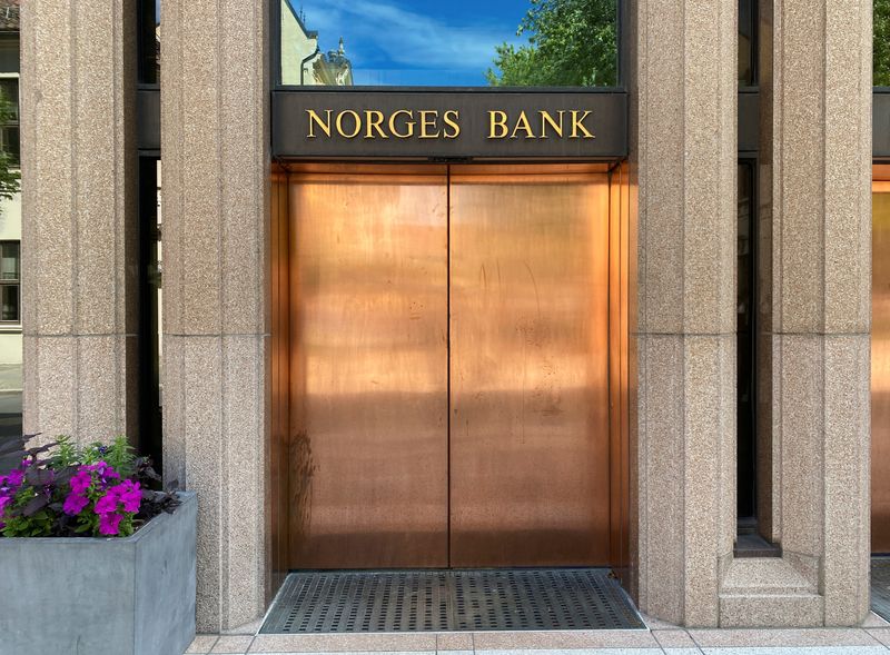 Norway's Central Bank Holds Interest Rate Steady, Signals Possible Cuts Ahead