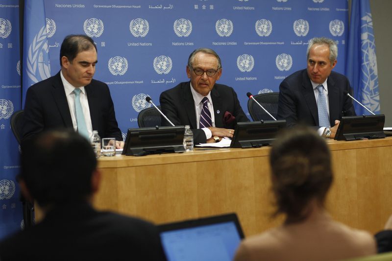 &copy; Reuters. Porta-voz da ONU, Stéphane Dujarric (à direita)n30/07/2014nREUTERS/Eduardo Munoz