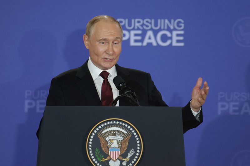 &copy; Reuters. Putin participa com Trump de coletiva de imprensa após reunião no Alascan15/08/2025nREUTERS/Jeenah Moon