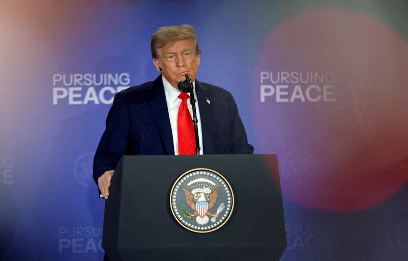 &copy; Reuters. Presidente dos EUA, Donald Trump, durante declaração à imprensa em Anchorage, no Alascan15/08/2025nREUTERS/Jeenah Moon