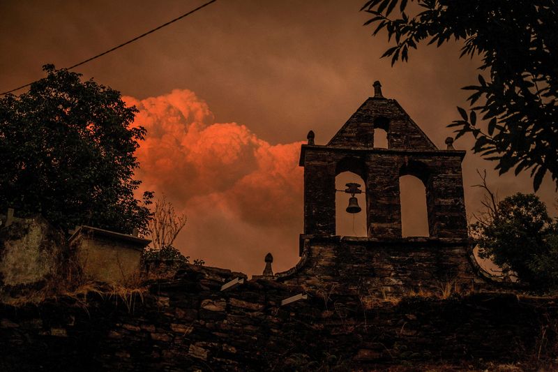 &copy; Reuters. Incêndio na região espanhola da Galícia n 16/8/2025   REUTERS/Mikel Konate
