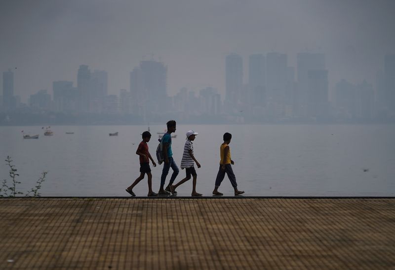 India needs to grow by 8% amid geopolitical uncertainties, finance ministry says