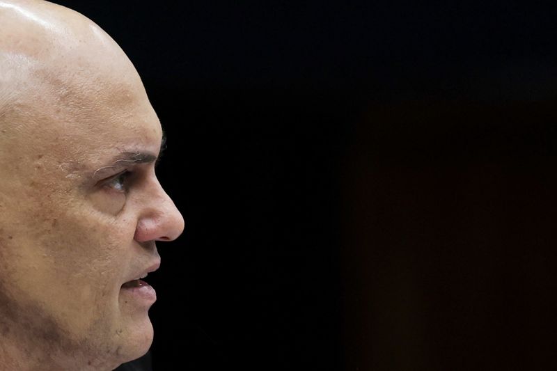 EXCLUSIVO-Moraes diz que bancos podem ser punidos se aplicarem sanções dos EUA a ativos brasileiros