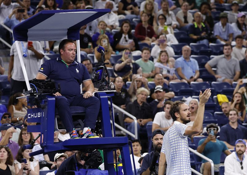 &copy; Reuters. Daniil Medvedev em jogo contra Benjamin Bonz nos EUAn 24/8/2025   REUTERS/Eduardo Munoz