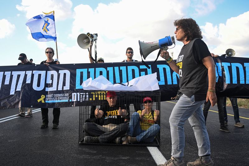 &copy; Reuters. Protesto perto de Habonim em Israeln 26/8/2025   REUTERS/Rami Shlush