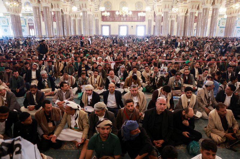 Thousands attend funeral of Houthi leaders killed by Israeli strike, vow revenge