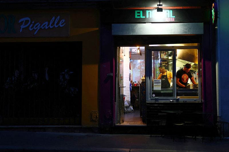 French services sector nears stabilisation in August, PMI shows