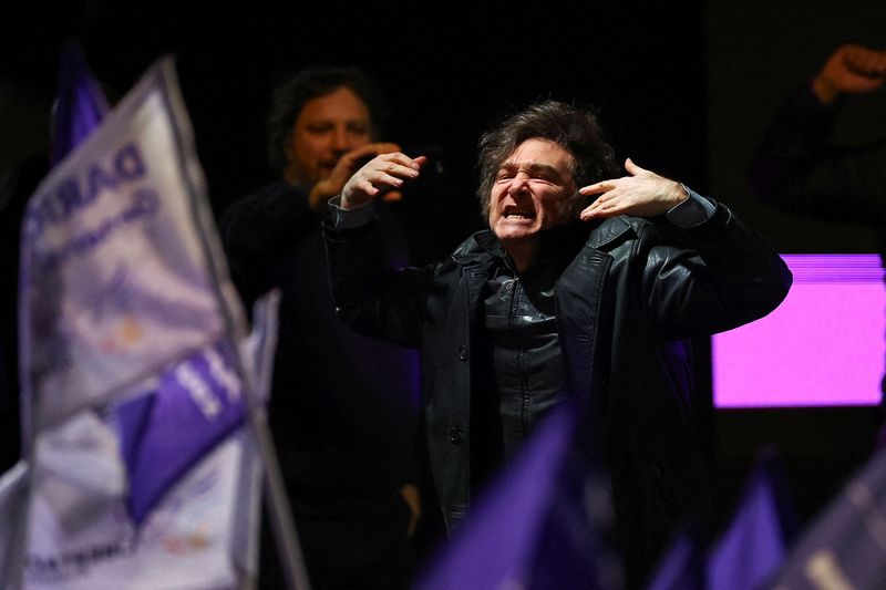 Milei enfrenta pressão crescente às vésperas de eleições na Argentina