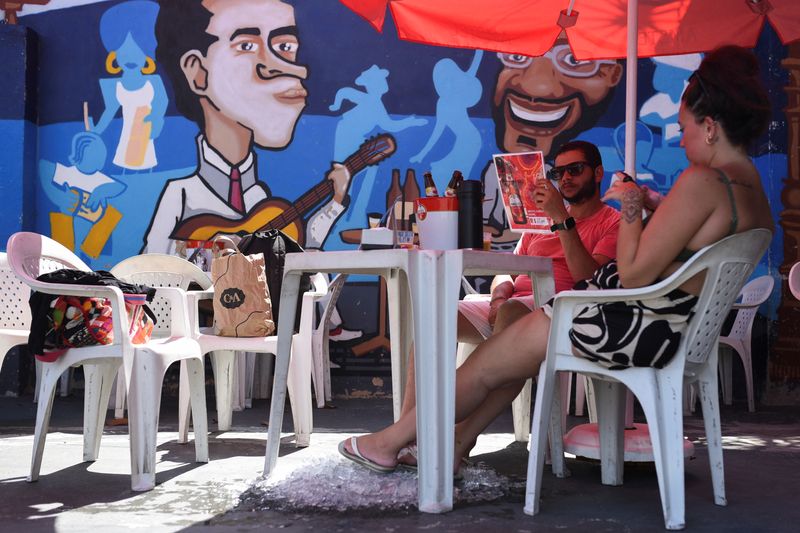 Brazil’s bar, restaurant sales fall amid beverage poisoning cases, survey finds