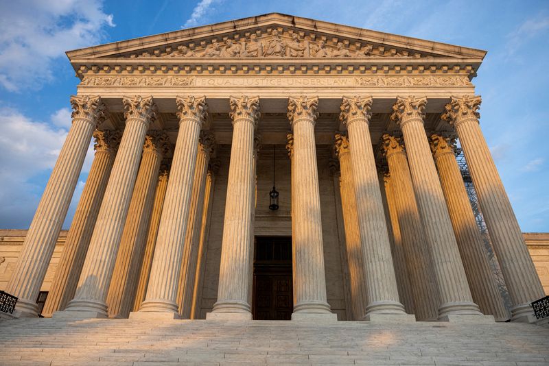 Factbox-Top cases on the US Supreme Court’s docket