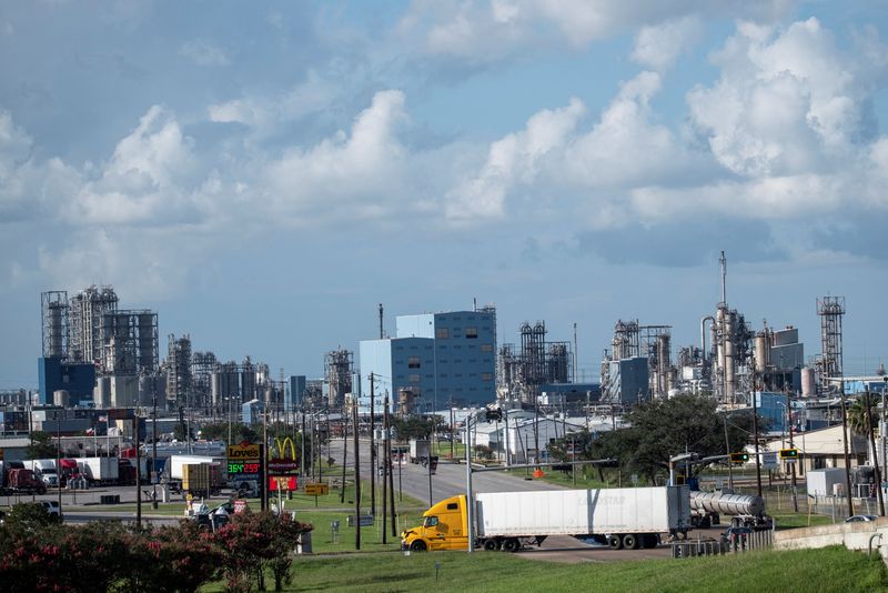 US chemical firms set for another weak quarter on China-led supply glut, tariffs