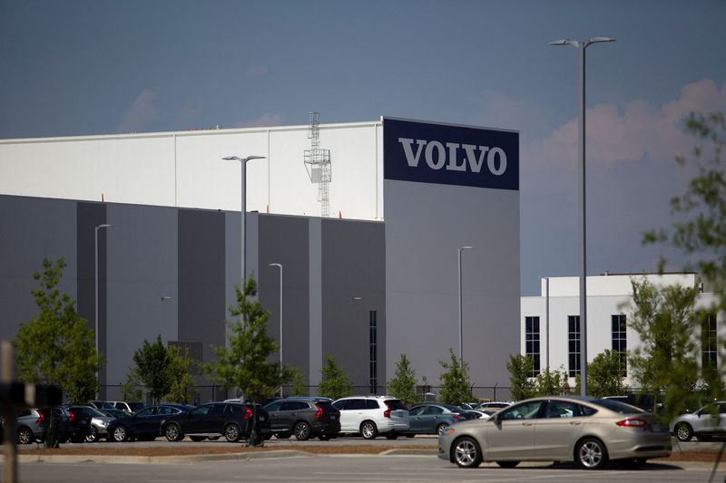 Early quarterly earnings reveal businesses adapting to Trump’s tariffs