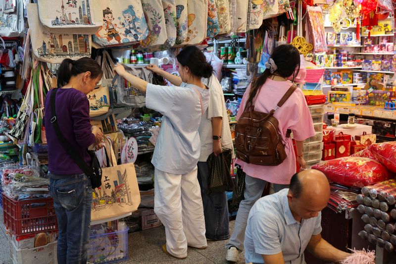 China vows to raise household consumption ’significantly’
