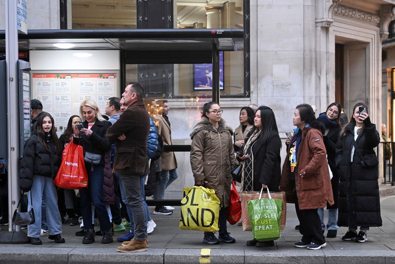 Gold sales give surprise boost to UK retail in September