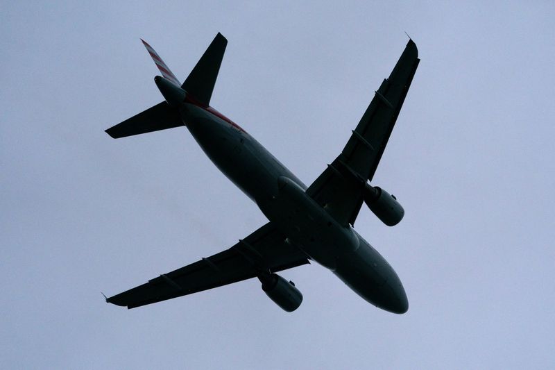 US warns of further flight delays if shutdown persists