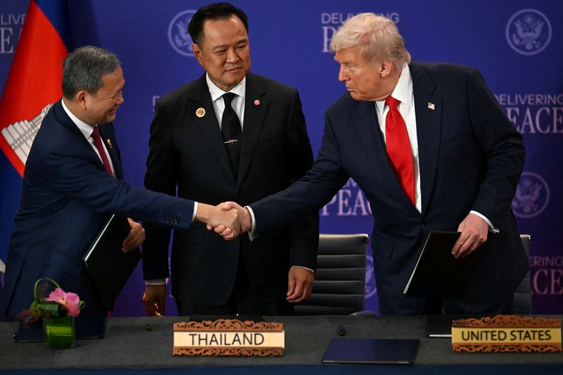 LYNXMPEL9P04V_L Cambodia and Thailand sign expanded ceasefire with truce broker Trump