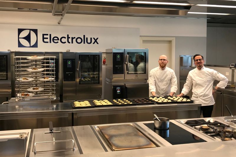Electrolux Q3 operating profit slightly above expectations