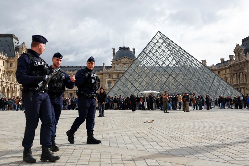 More Louvre heist suspects arrested, French media report